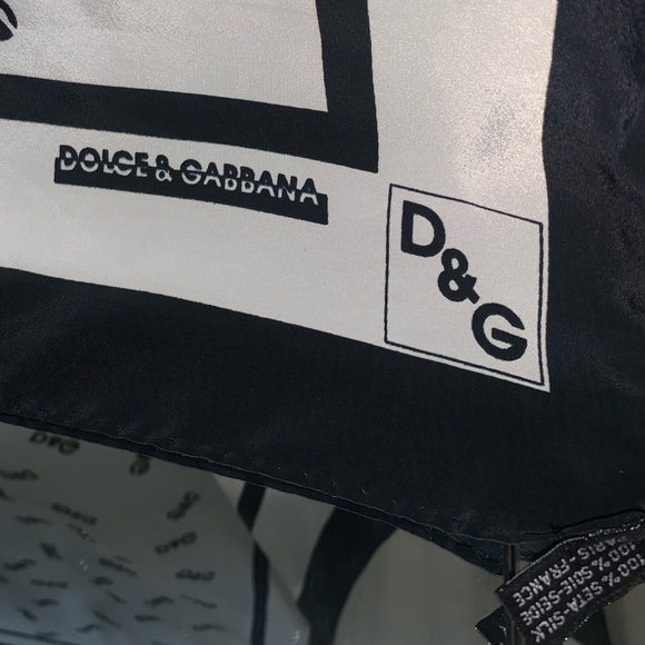 🛍🛍💯DOLCE & GABBANA Silk Foulard/ Square Scarf. - Picture 12 of 16